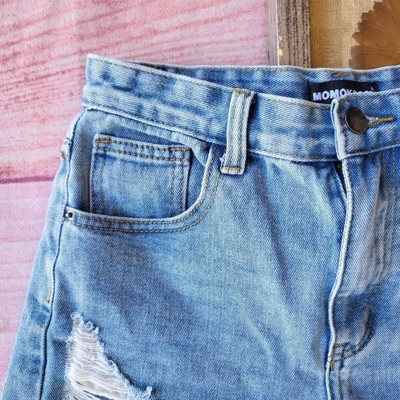 Momokrom Light Wash Distressed High Waist Cutoff Shorts Women’s Size 4 - Picture 3 of 6